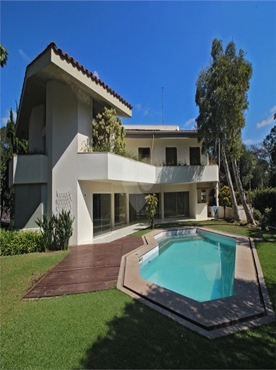 Casa com 1.339 m² terreno